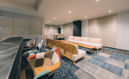 ラウンジで二次会