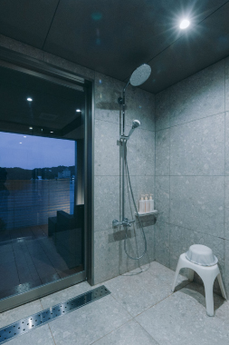 シャワーブース