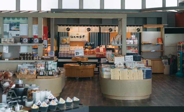 売店でお土産選び